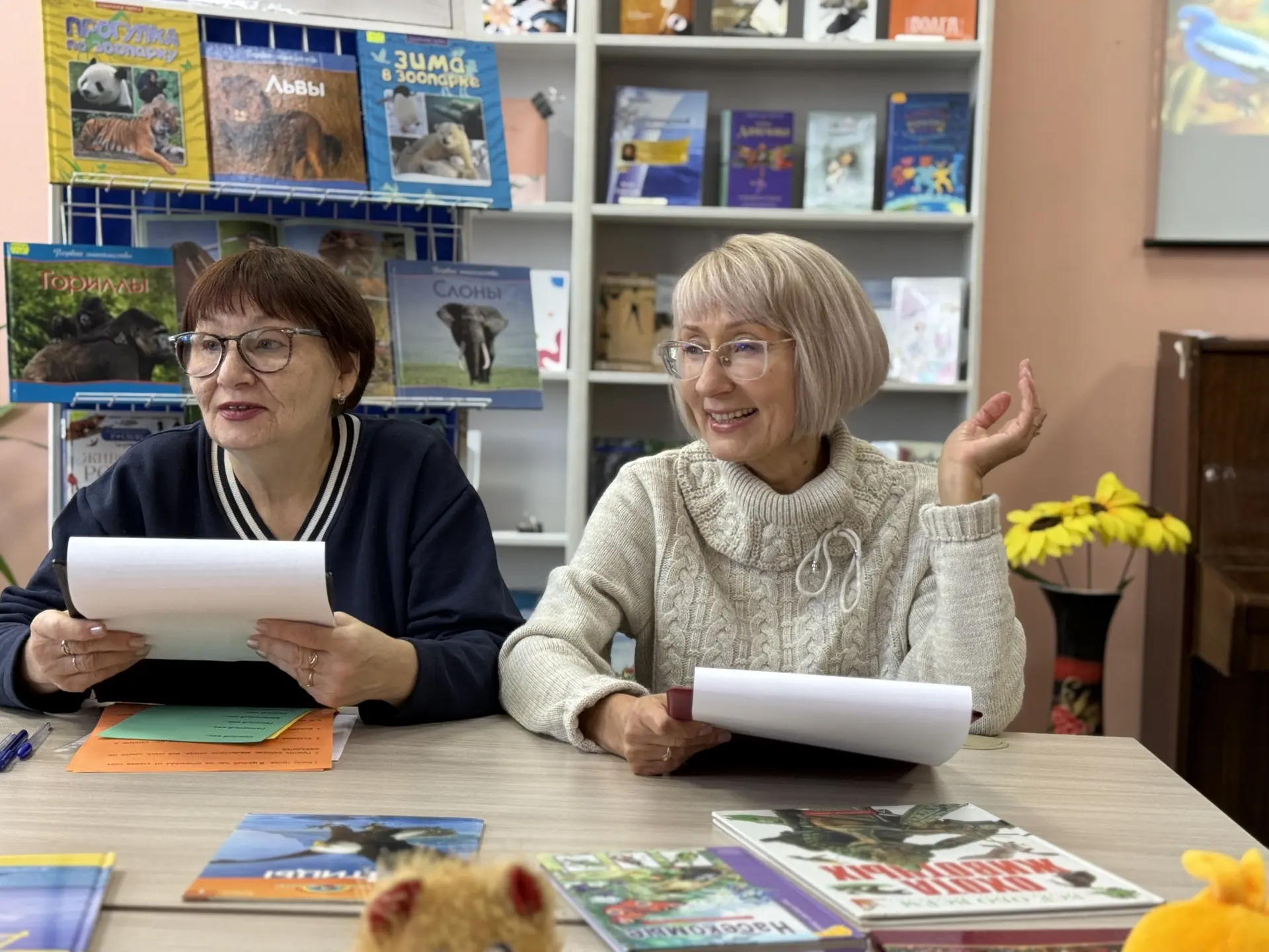 🌎🐻 Ко Всемирному дню защиты животных сотрудники библиотеки №15 провели экочас «Соседи...