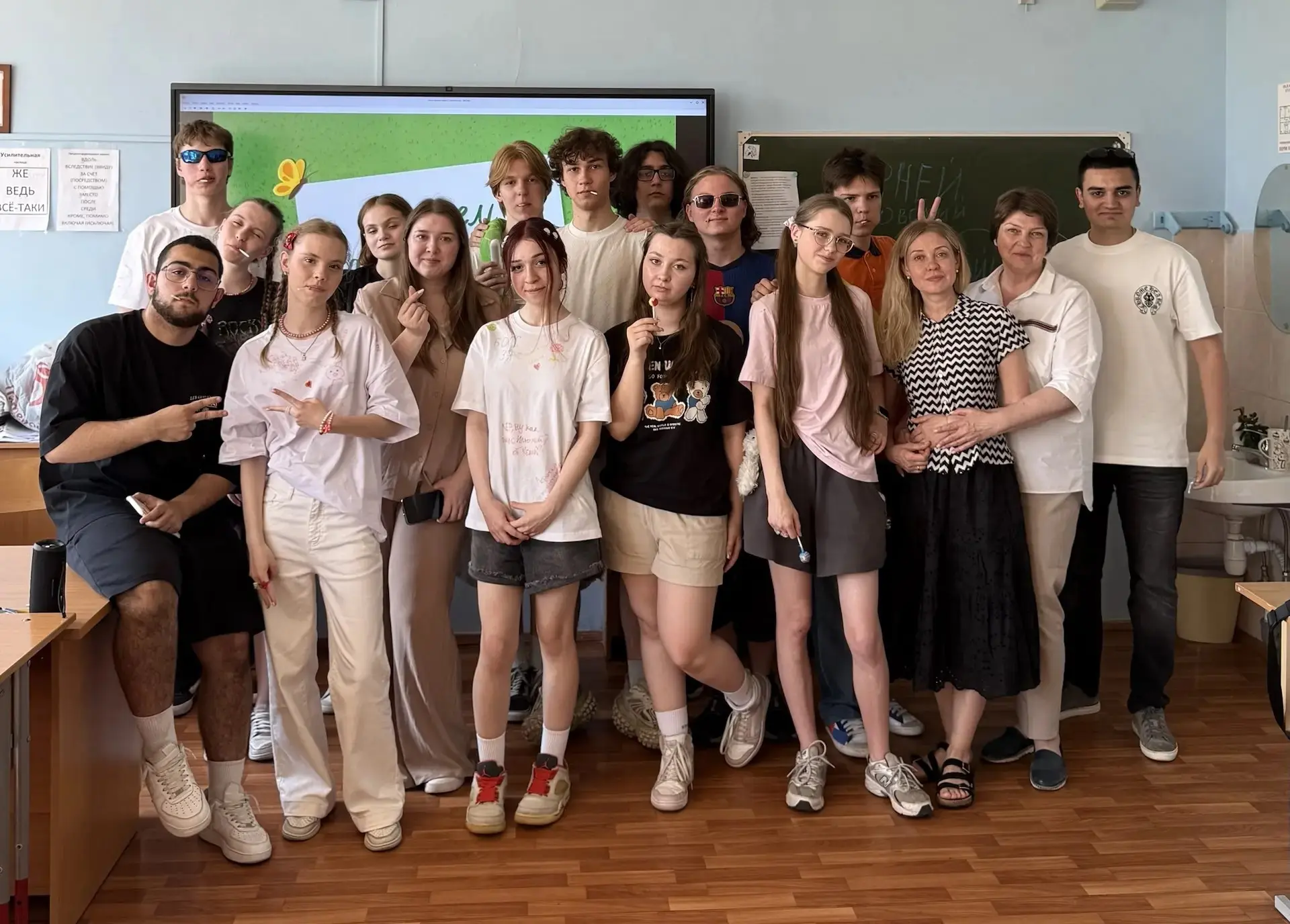 🌟 День, когда детство вернулось  22 мая выпускники 11 «З» и 11 «И» школьного отделения «Олимп» на од