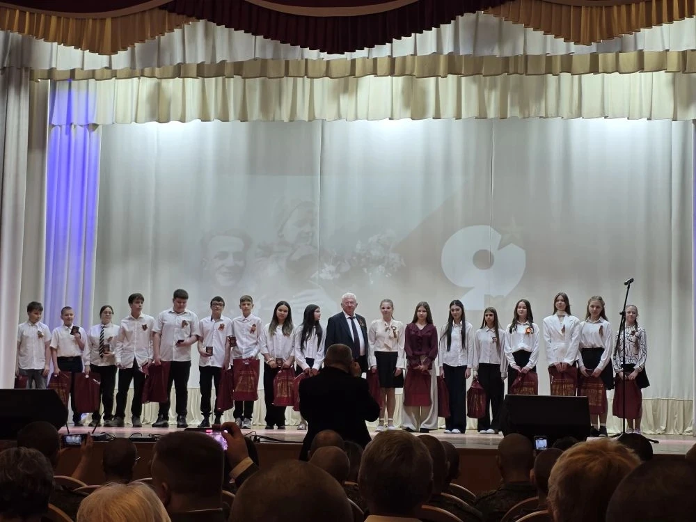 🇷🇺 Поздравляем наших юных граждан!