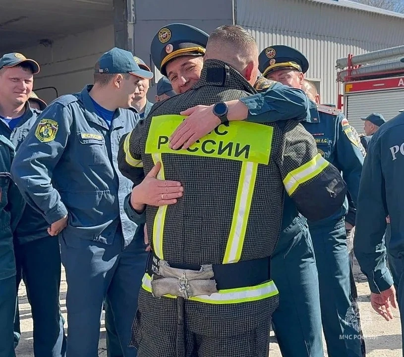 🤝Огнеборцы проводили начальника 48 ПСЧ на заслуженный отдых    👩‍🚒В торжественной обстановке проводи