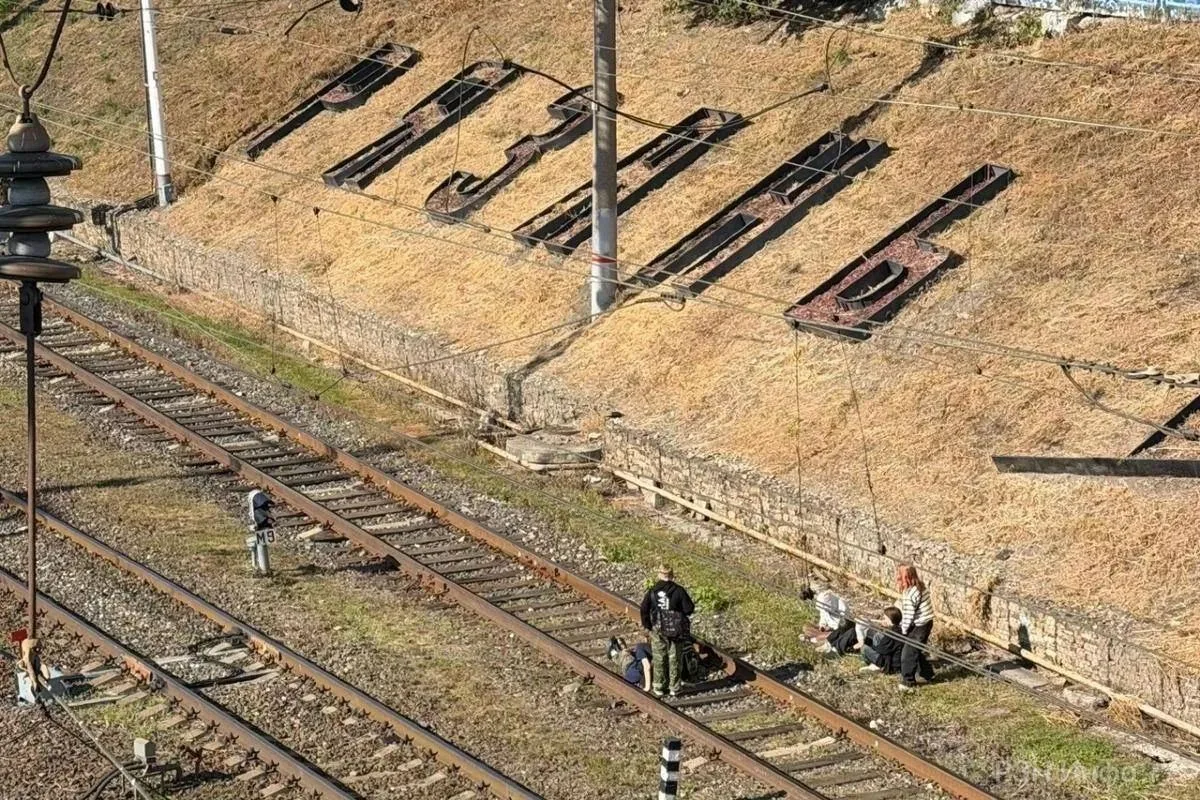 🚆 Рязанские подростки устроили фотосессию на рельсах у Троицкого моста. Они ждали «чег...