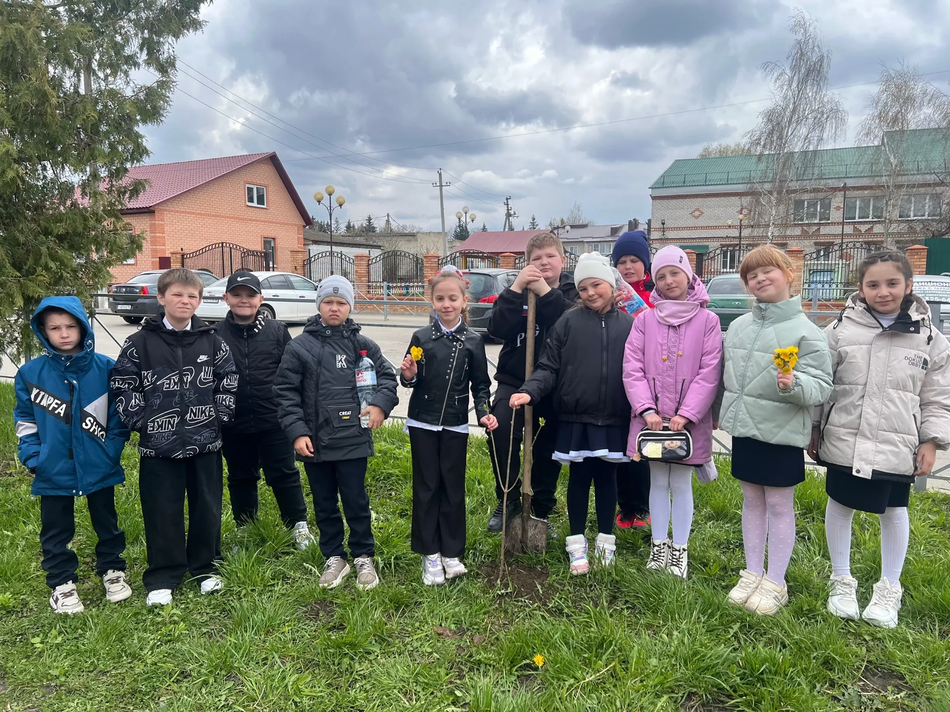 🌿 Орлята России озеленяют мир: маленький шаг к большому будущему! 🌿