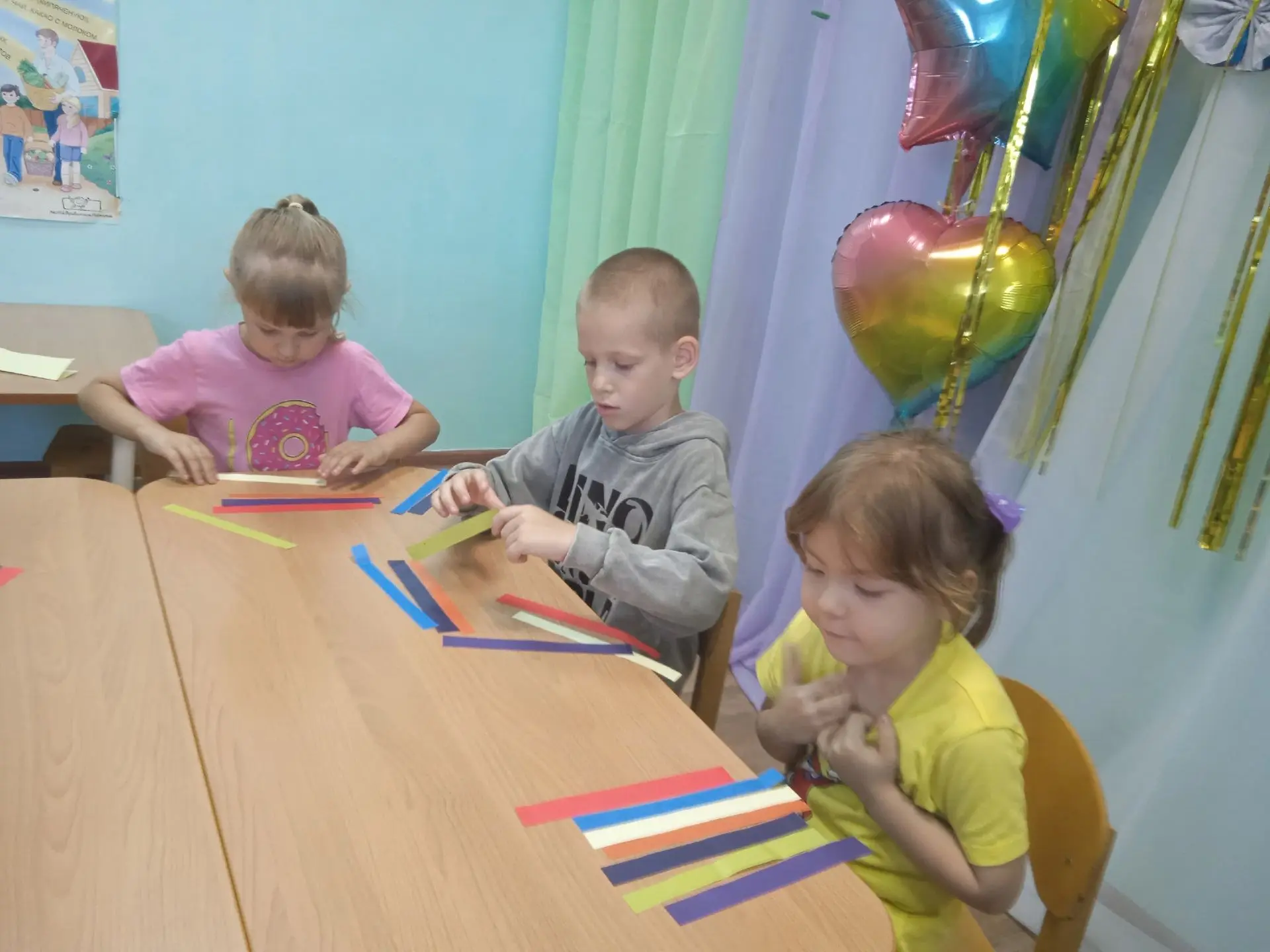 🌈В старшей разновозрастной группе прошло занятие "Мое радужное лето". Ребята погрузили...