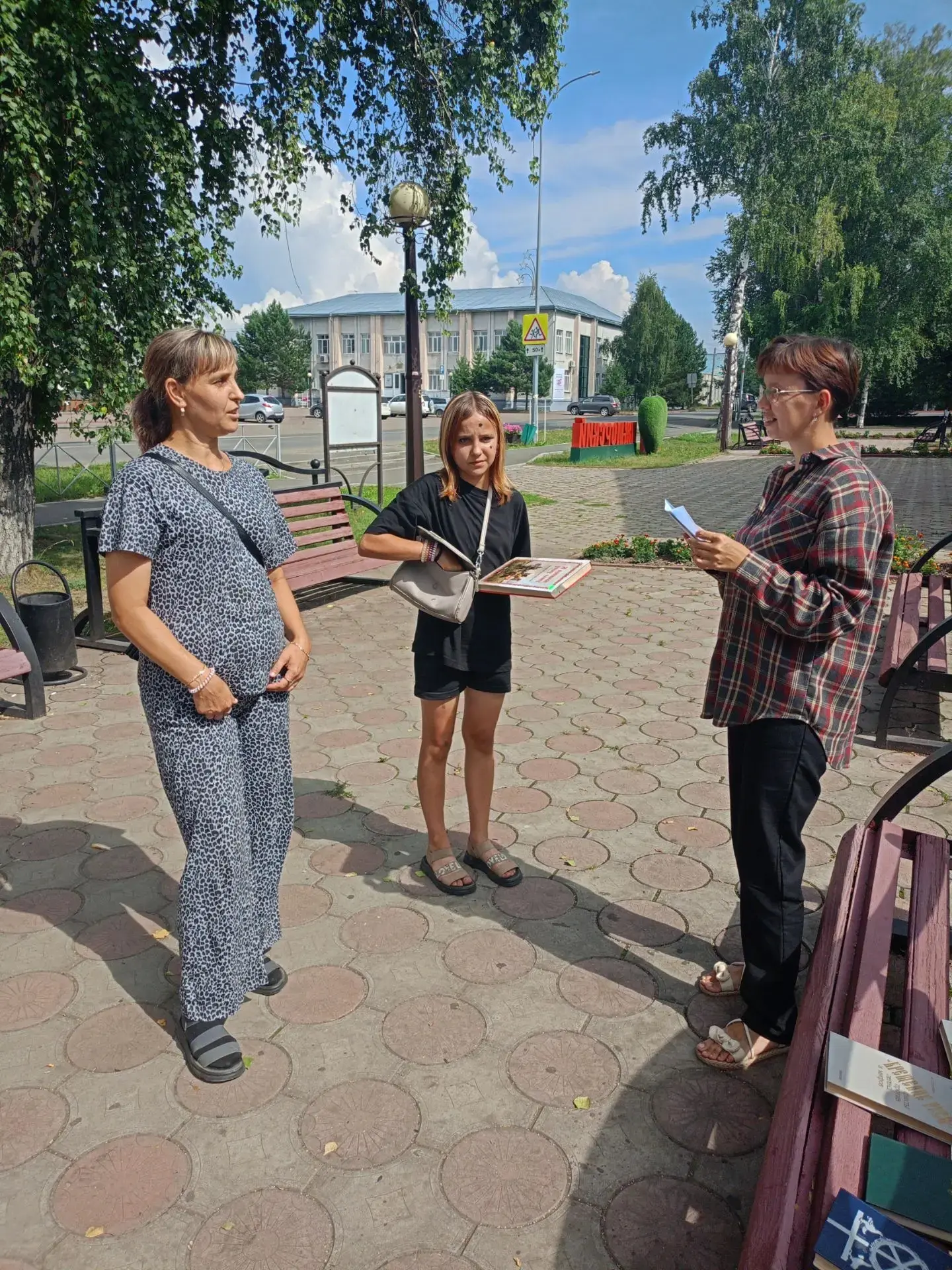 28 июля Ижморская центральная  библиотека им. М. С. Прудникова провела уличную культурн...