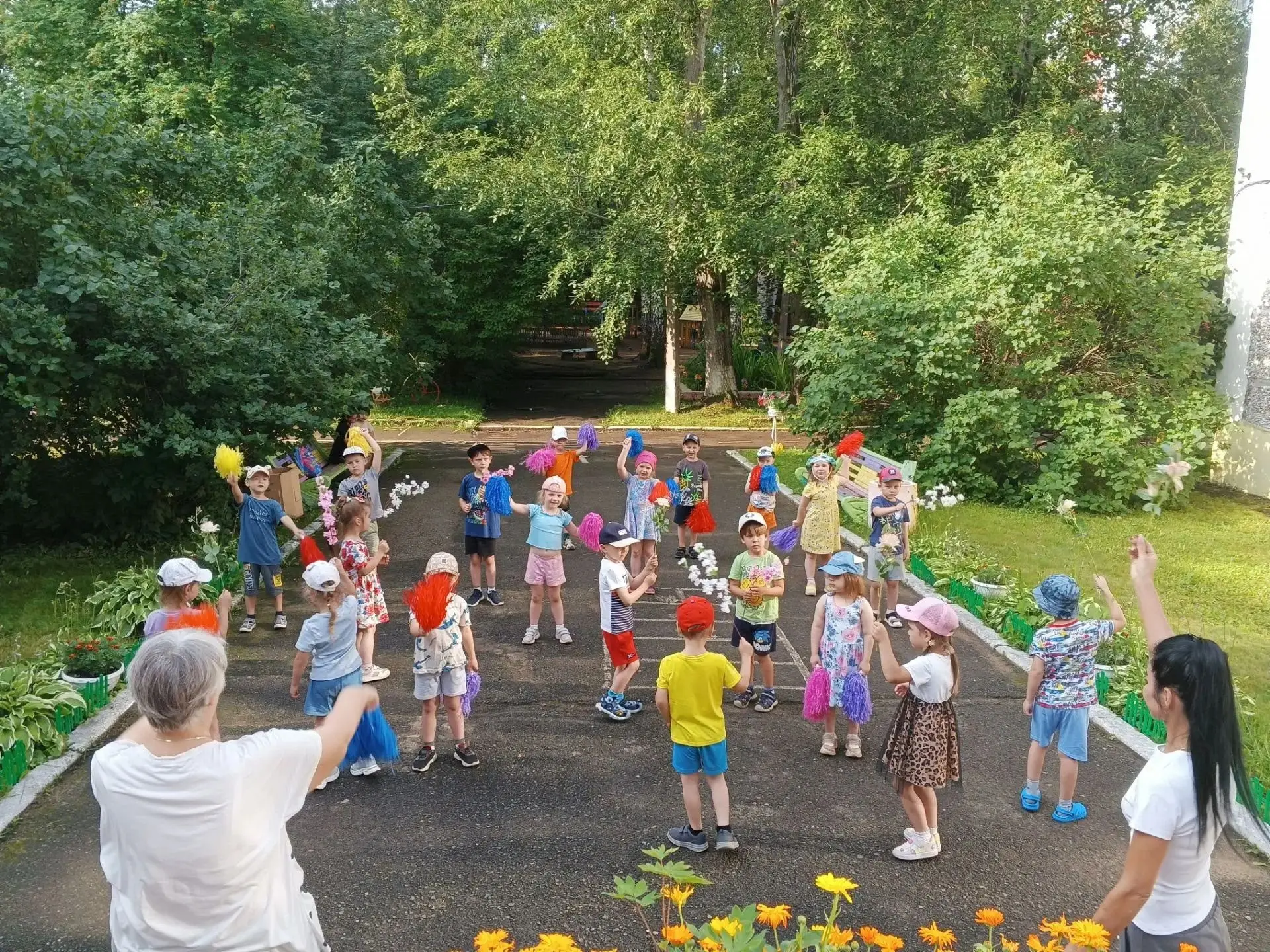 Лето — время расти здоровыми и сильными! ☀️🍓

Пока на улице стоит теплая погода, и лето в самом раз