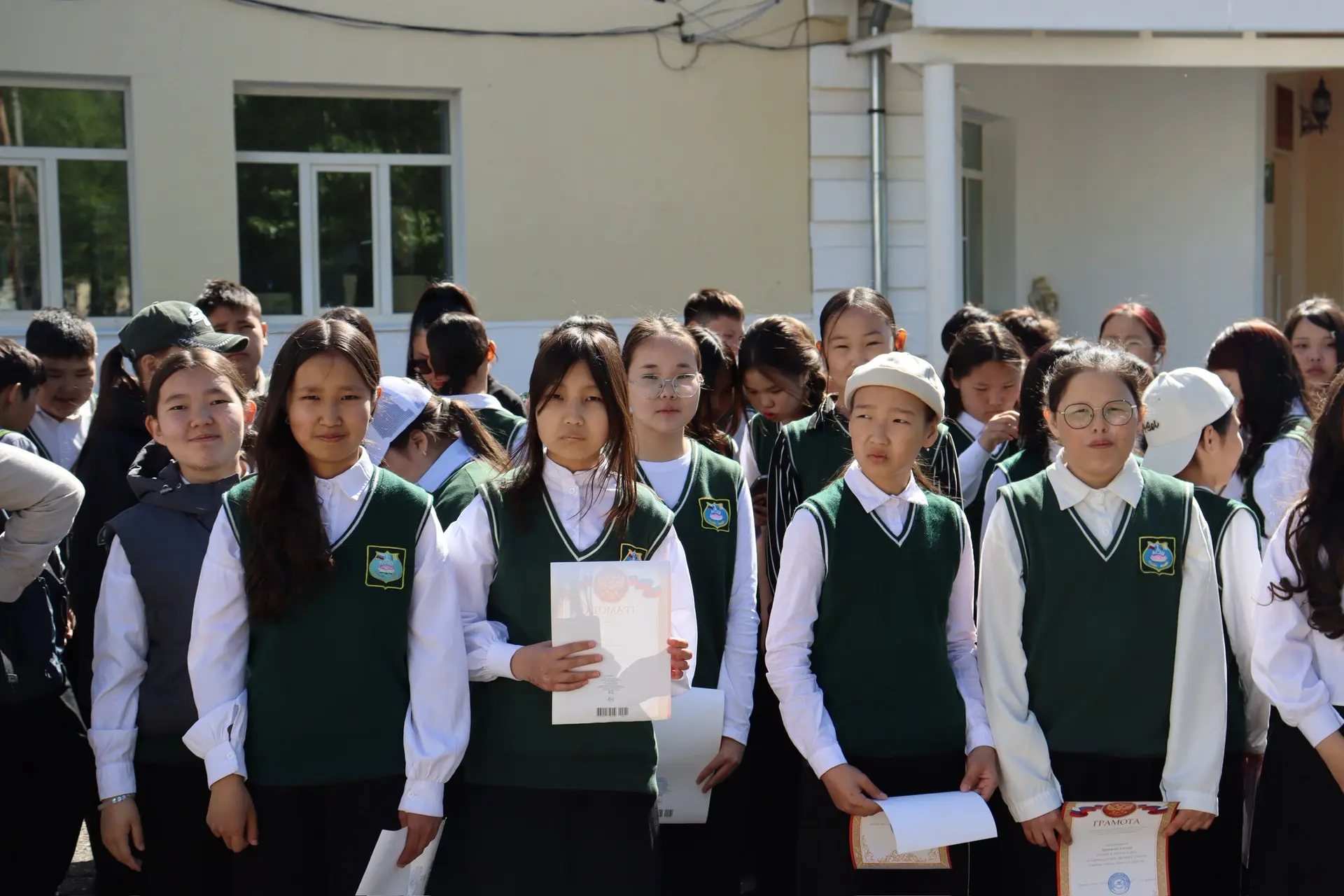 🏫 Сегодня прошла последняя линейка в этом учебном году для учащихся 5–8‑х и 10‑х классов!  Ученики, 