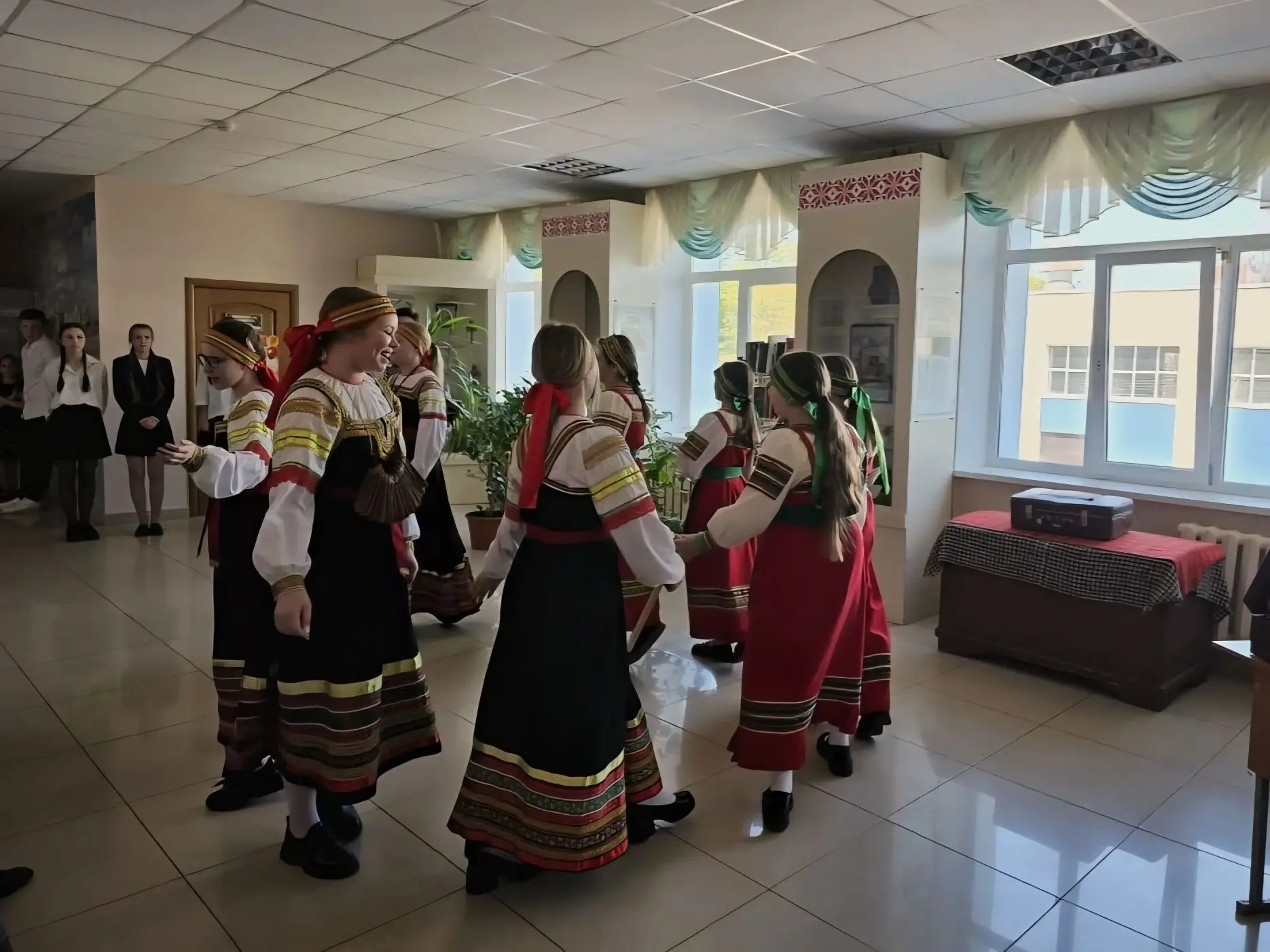 Наши школьные музеи — в центре внимания!  На днях мы принимали гостей — педагогов из других школ и п