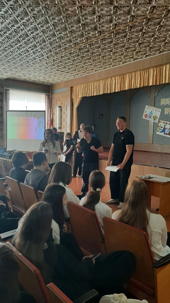 Учащиеся 8а 8б 8в 8м классов посетили классный час "Профессионализм: Твой выбор в будущем"  Преподав