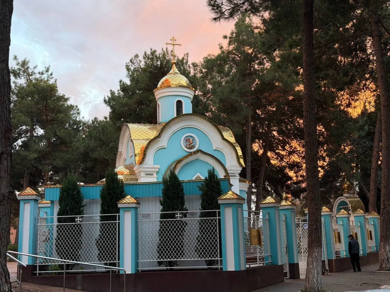 С Воскресным днём всех православных верующих!