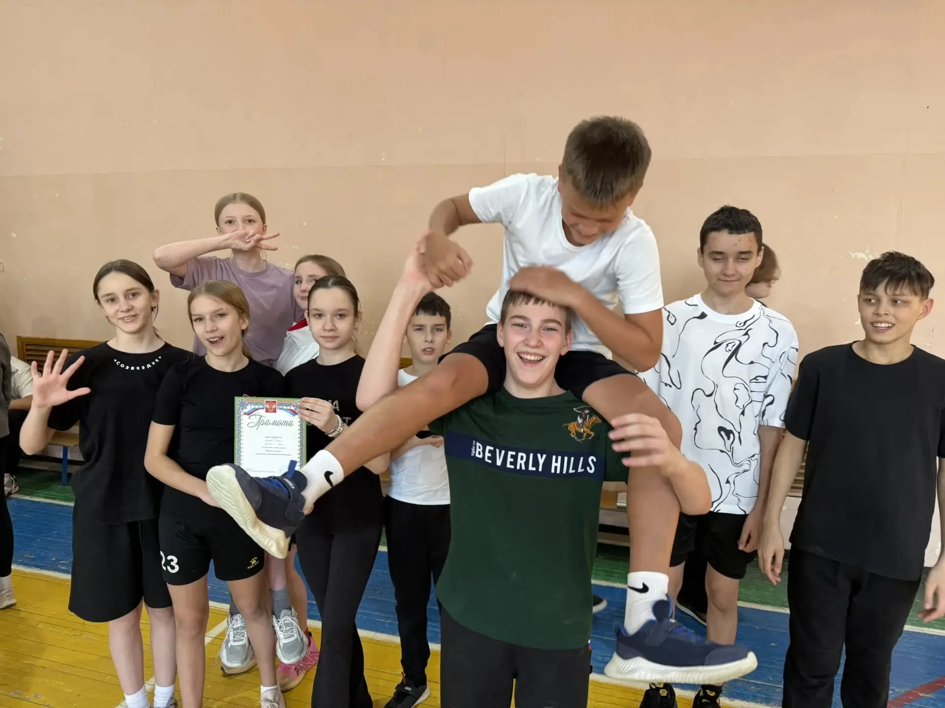 🏋️Школьная эстафета: праздник спорта и дружбы!  ✨В нашей школе состоялось яркое спортивное событие —