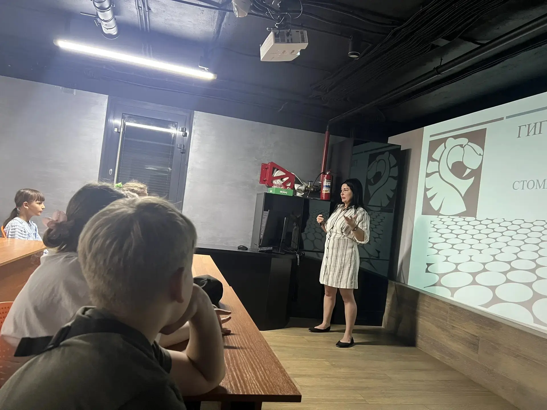 Что скрывается за дверями стоматологической клиники? 🦷 На этот вопрос нашли ответ учен...