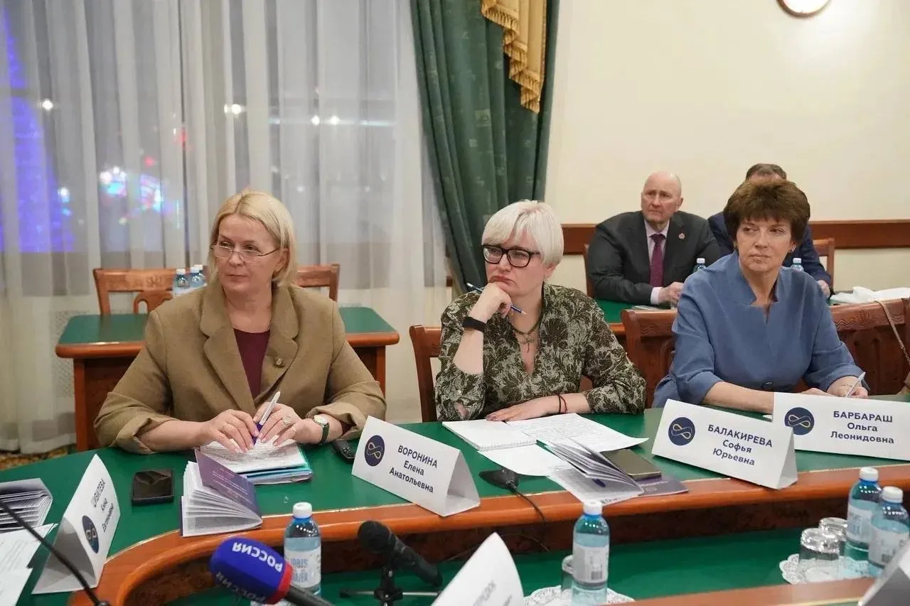 На заседании Совета по вопросам попечительства в социальной сфере Кузбасса обсудила с коллегами успе