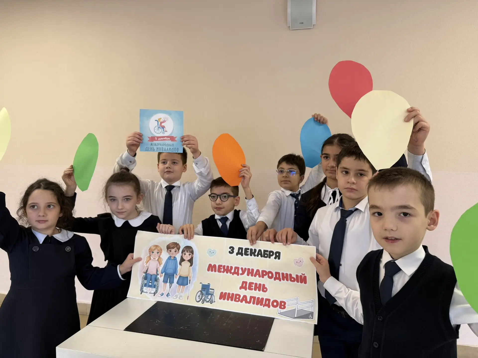 В рамках празднования Международного дня человека с инвалидностью для ребят школы прошёл кинолектори