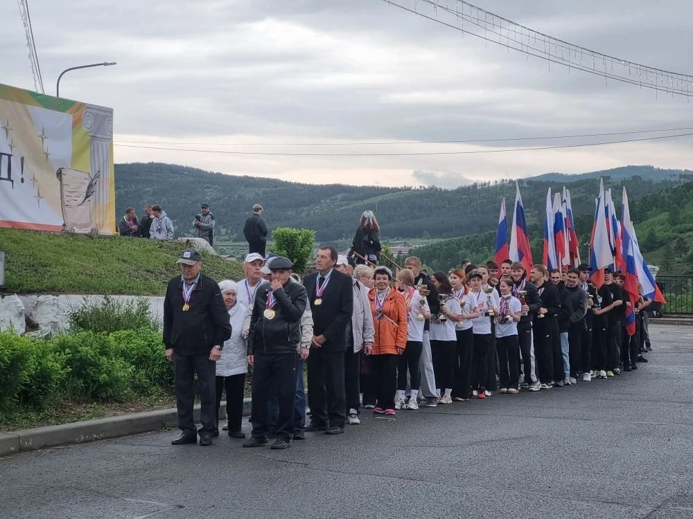 Не забывают на празднике и о тех, чья  активная жизнь вдохновляет наших петровчан на новые спортивны