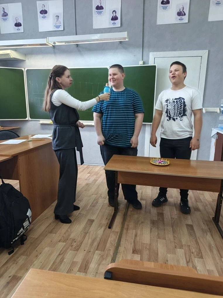 Продолжаем проводить неделю психологии в МБОУ Уджейской ООШ. Формат «Поле чудес» с угад...