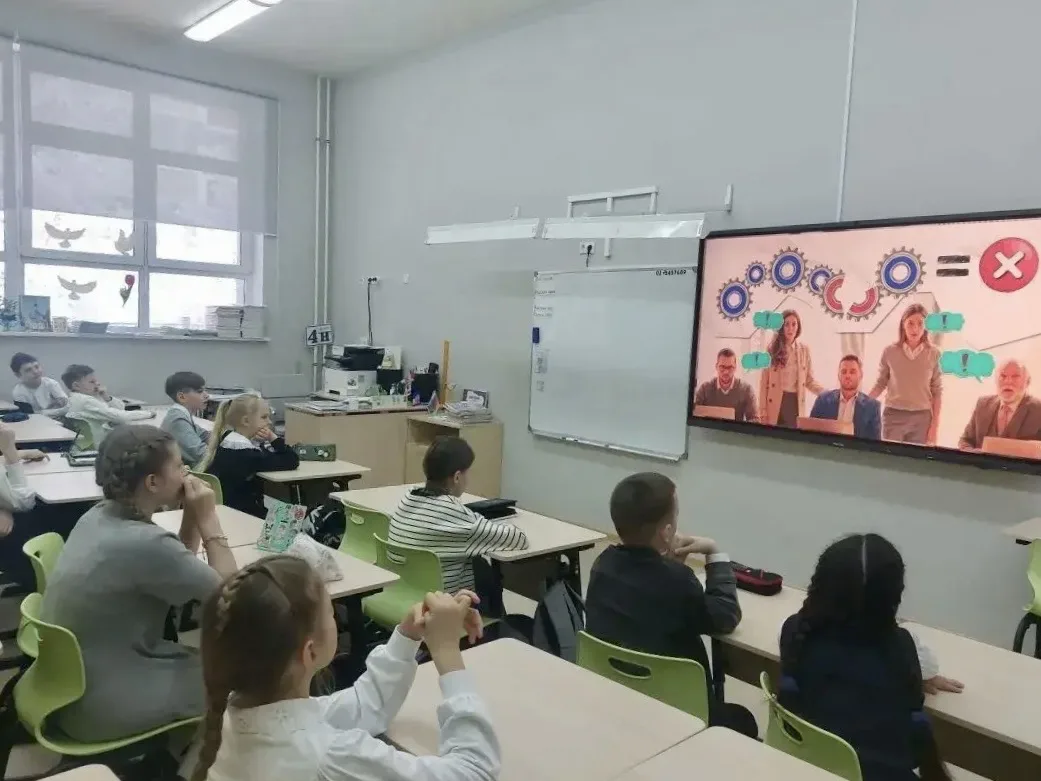 Что значит работать в команде? Сила команды  🧑‍🧑‍🧒 Наши школьники сегодня на внеурочном занятии «Раз