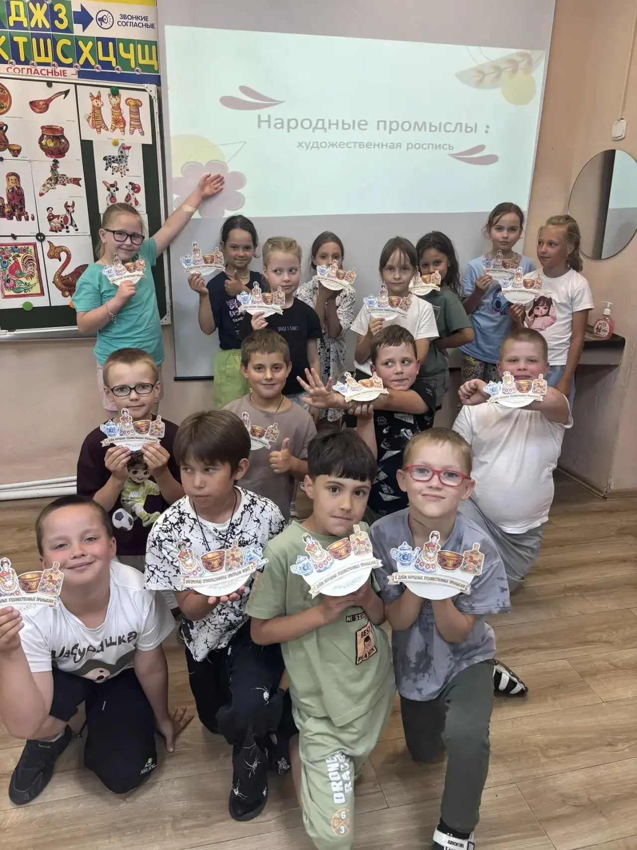 ✨ День народных художественных промыслов в нашем отряде: творчество, традиции и море улыбок! ✨

Сего