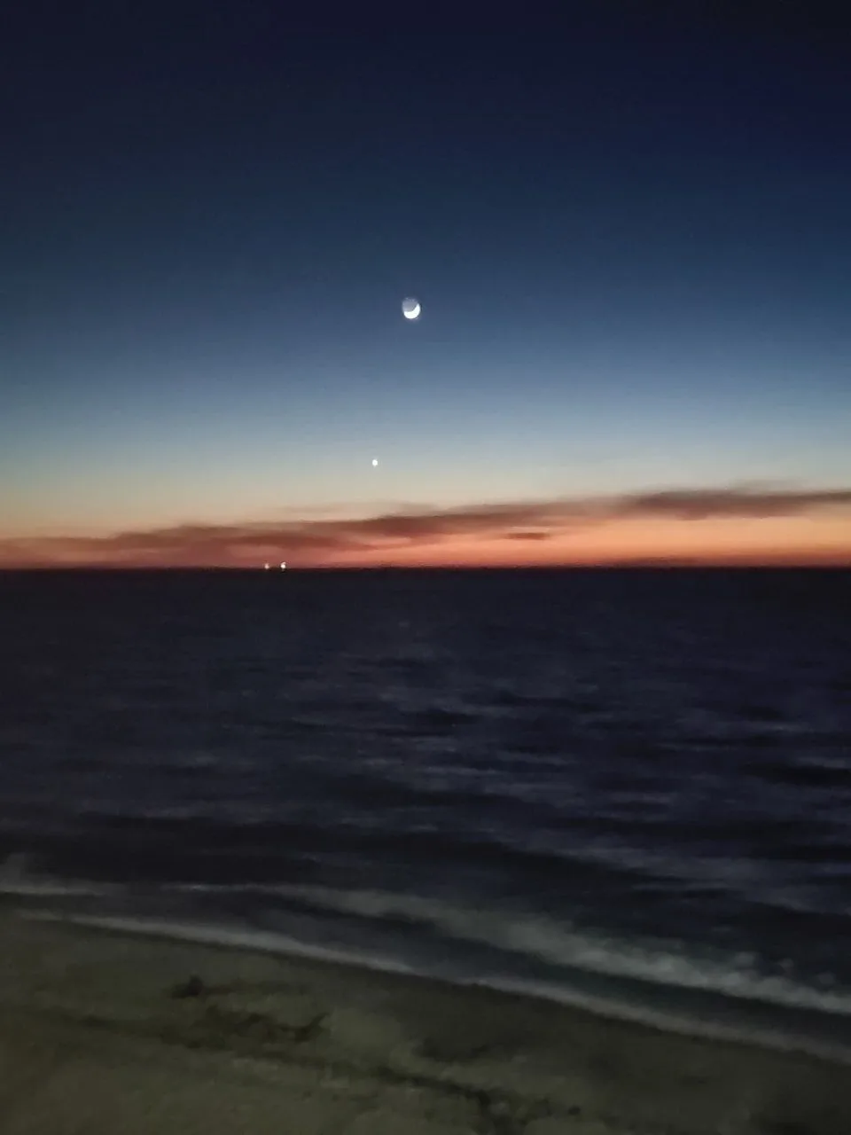 Красивейший закат на Балтийском море 🌅