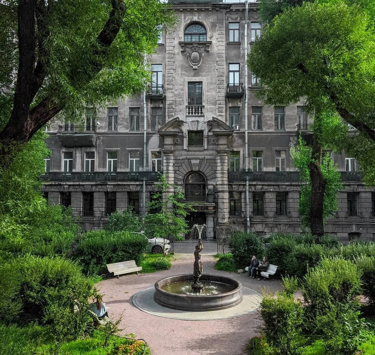 Исторический сад в центре Петербурга