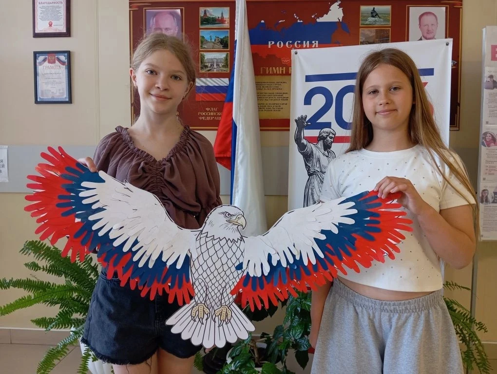 Россия — это великая страна с богатой историей, культурой и традициями. Выразить свою любовь к ней в
