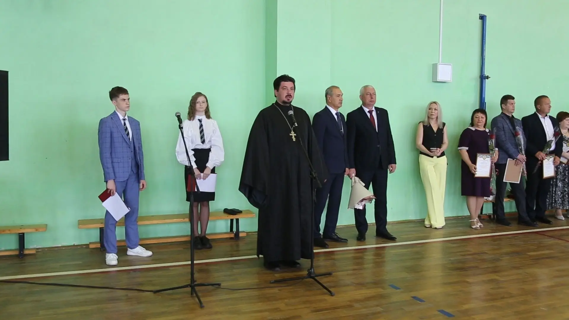 🎓✨Волнительный и радостный день для всей школы!✨🎓 Сегодня в стенах Бутурлиновской средней общеобразо