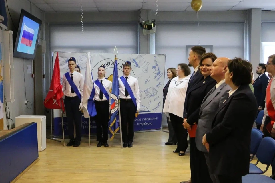 🎉 Прозвенел Последний звонок 🎓  🌟 Сегодня в нашем лицее состоялось одно из самых трогательных и долг
