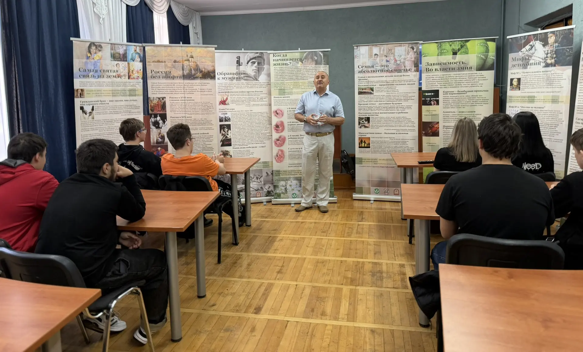 Здоровая молодёжь = сильная страна! 🇷🇺

В техникуме в формате открытого диалога состоялось профила