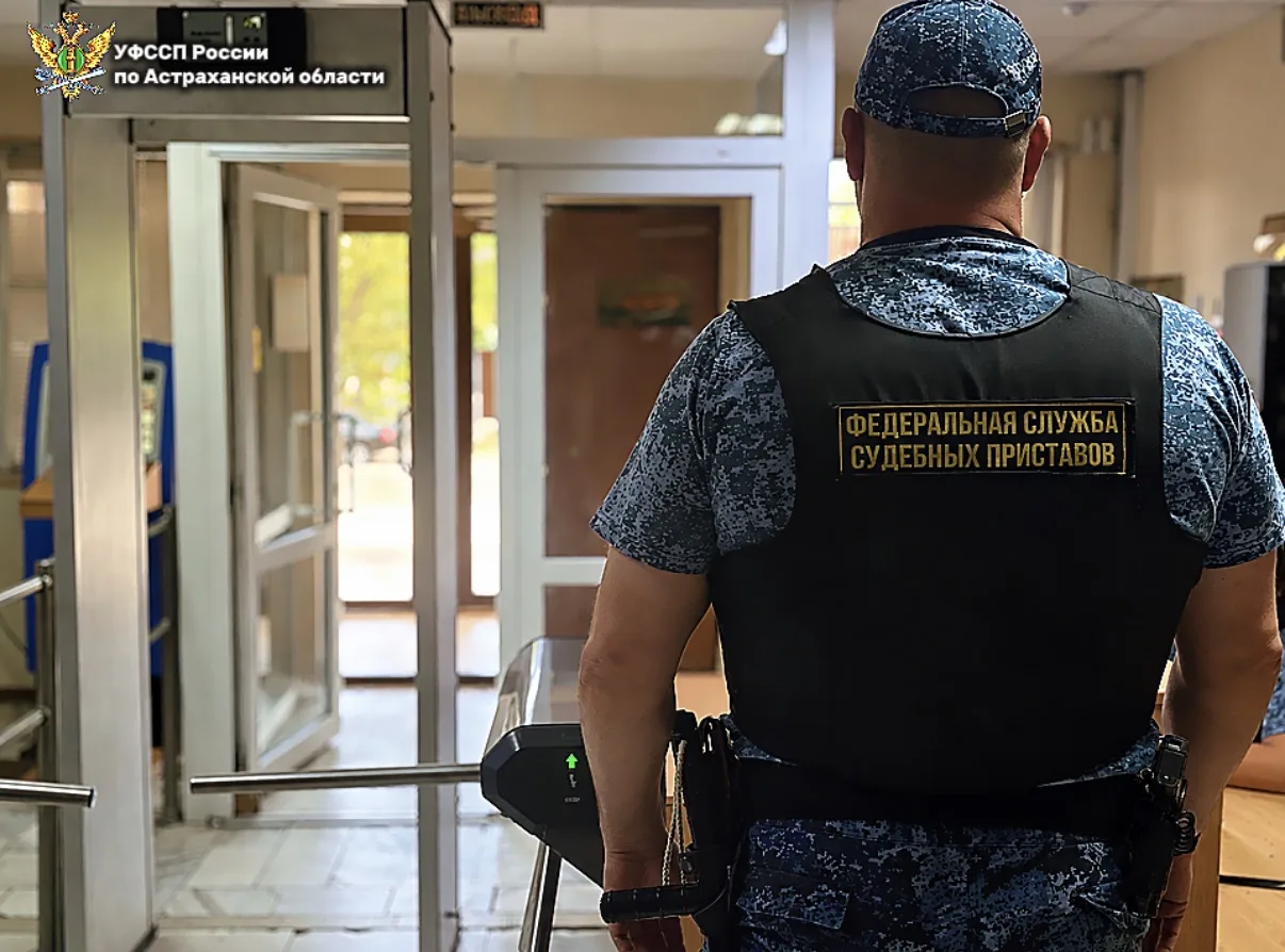 650 угроз у порога суда: