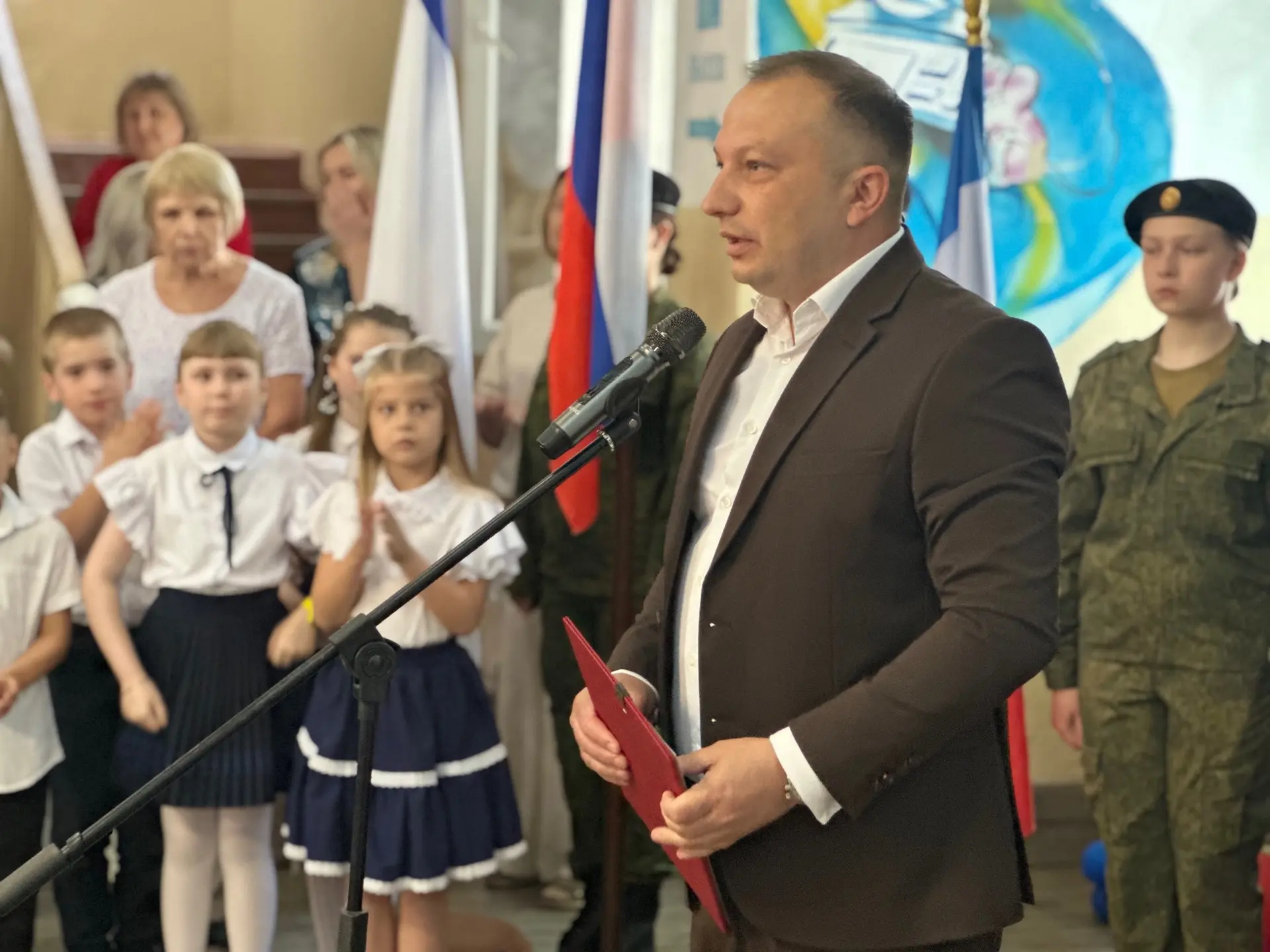 🔔ПОСЛЕДНИЙ ЗВОНОК🔔

Вчера для 9-х и 11-х классов прозвенел последний звонок. Очень радостно и очен