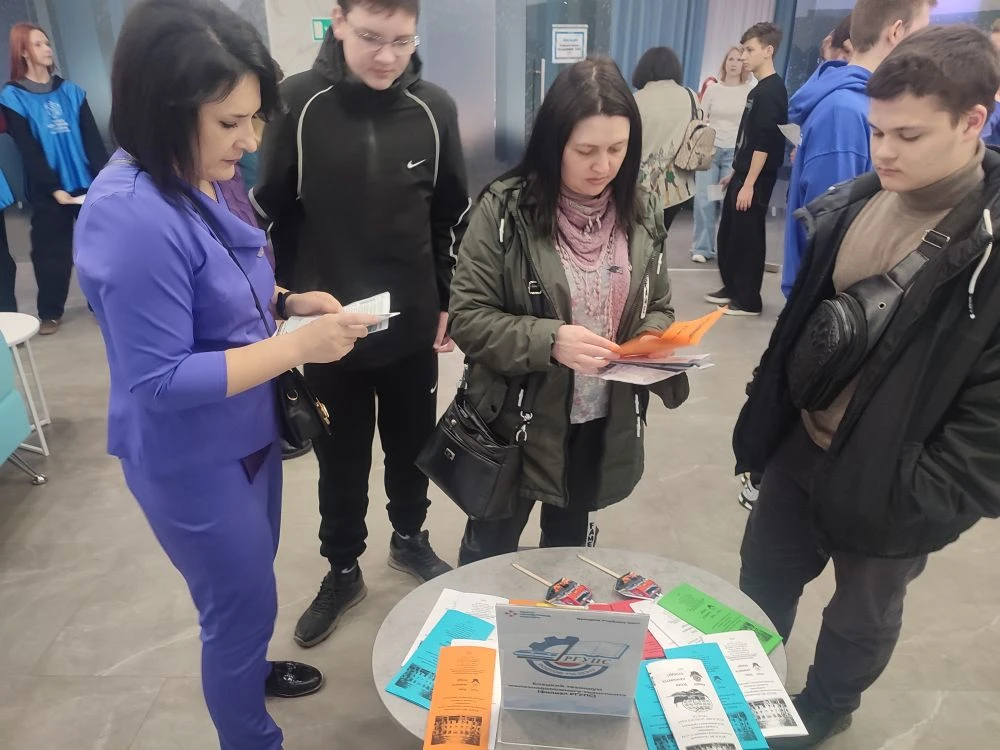 🔥 Сотни гостей, десятки партнеров!  ❗В Центре молодежной карьеры г. Липецка состоялась Ярмарка учебн