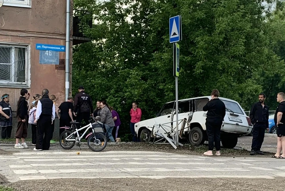В Китое на улице Партизанской автомобиль сбил ребенка. Пострадавший получил серьезные травмы. По сло