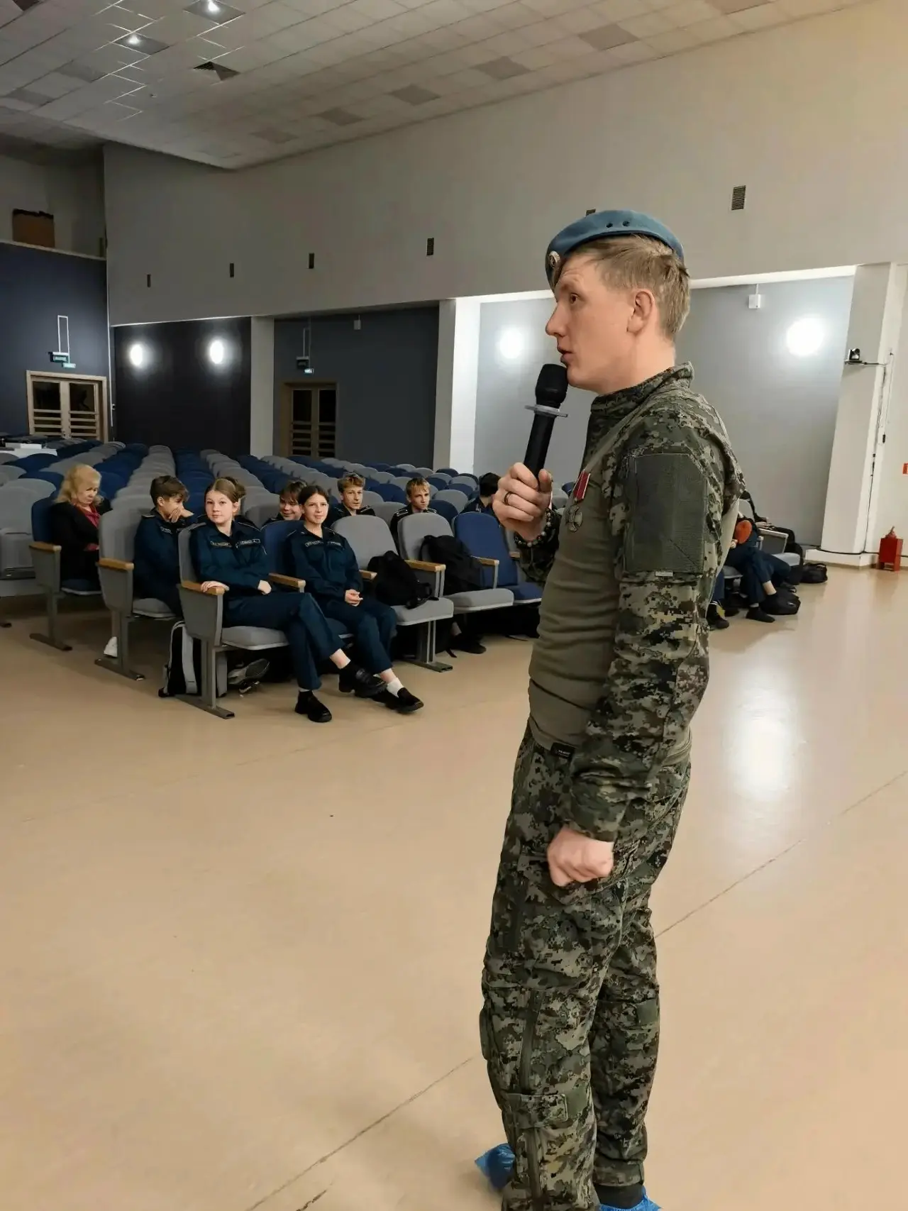 🎤 15 сентября состоялась встреча учащихся кадетских классов с ветераном СВО Дмитрием Н...