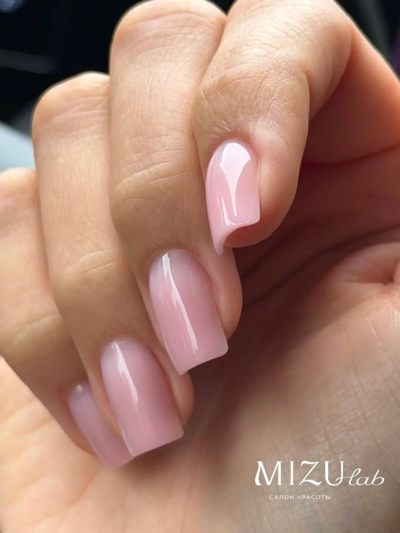 Маникюр в MIZU lab
