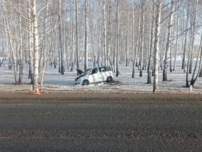 На трассе Челябинск — Курган — Омск — Новосибирск произошло ДТП из-за гололёда. На 345-м километре д