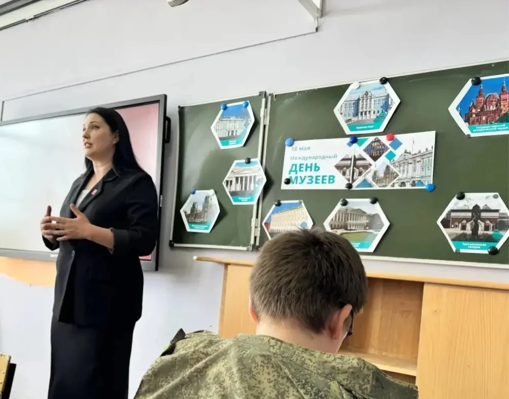 🎗️Всероссийская акция «Хранители времени»  📌Советник по воспитанию Королева Г.А. с юнармейцами орган