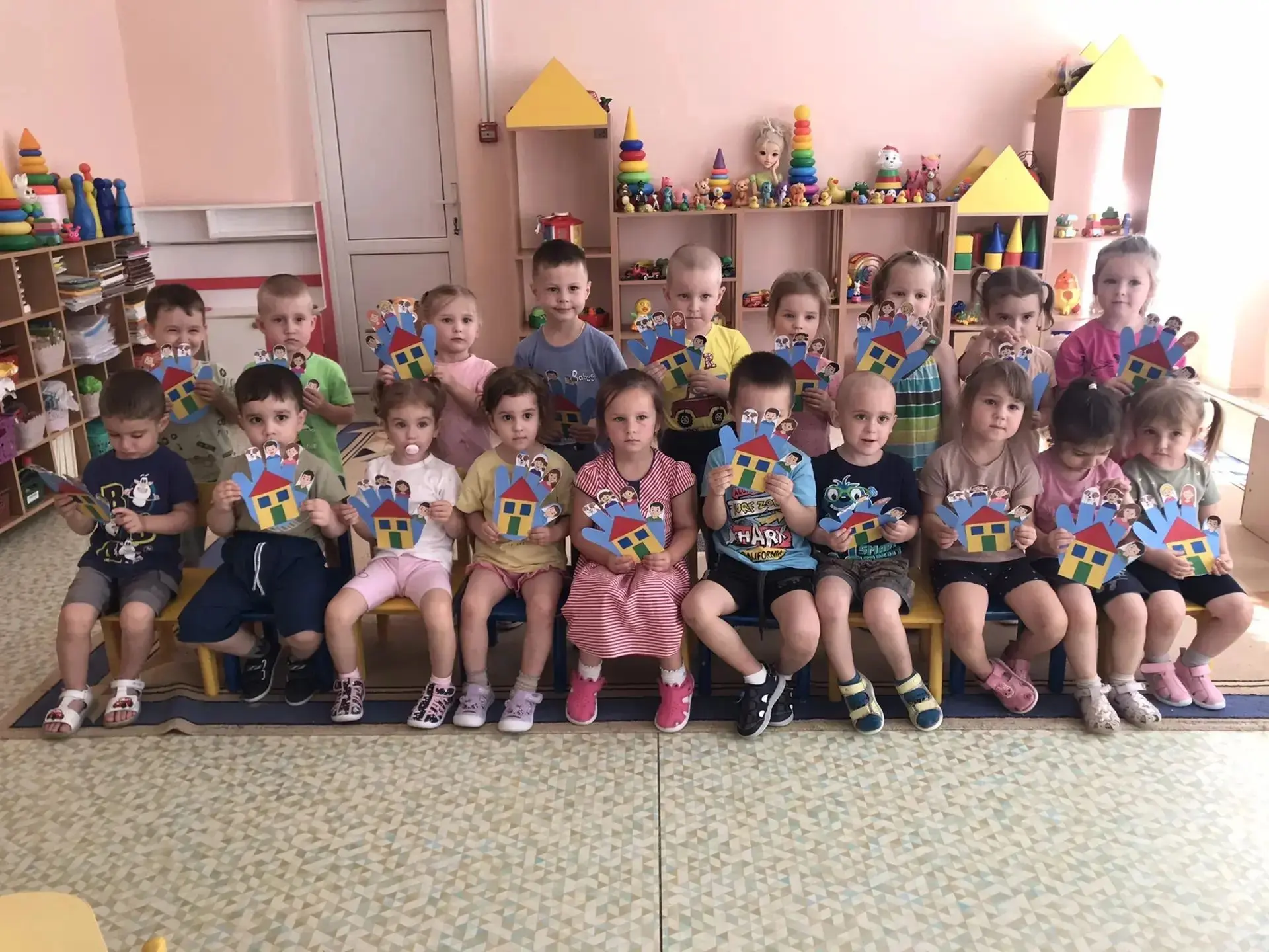 👨‍👩‍👧‍👦💖 День семьи, любви и верности в первой младшей группе «Карапузы» 💖👨‍👩‍👧‍👦
Сегодня 