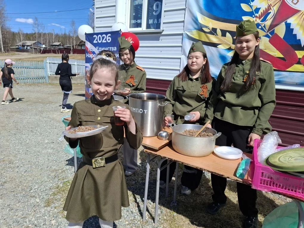 🇷🇺 День Победы в Усть-Нюкже!  Торжественный митинг, приуроченный к 9 Мая, объединил жителей Усть-Нюк