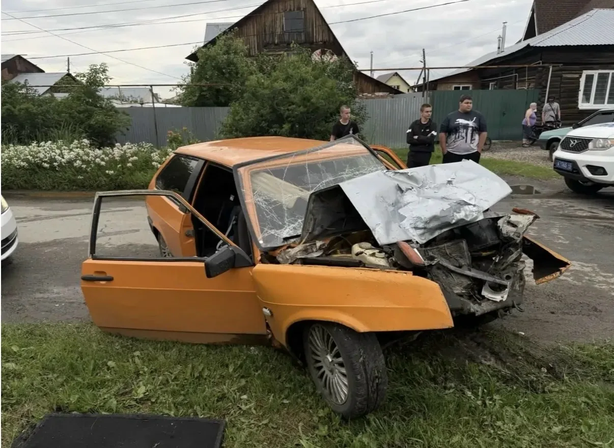 Подросток без разрешения взял машину родителей и попал в ДТП в Шадринске