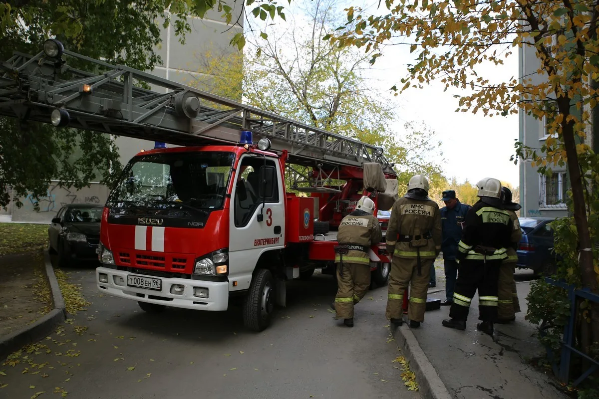 🚒 Трагедия на Эльмаше: при пожаре погиб человек