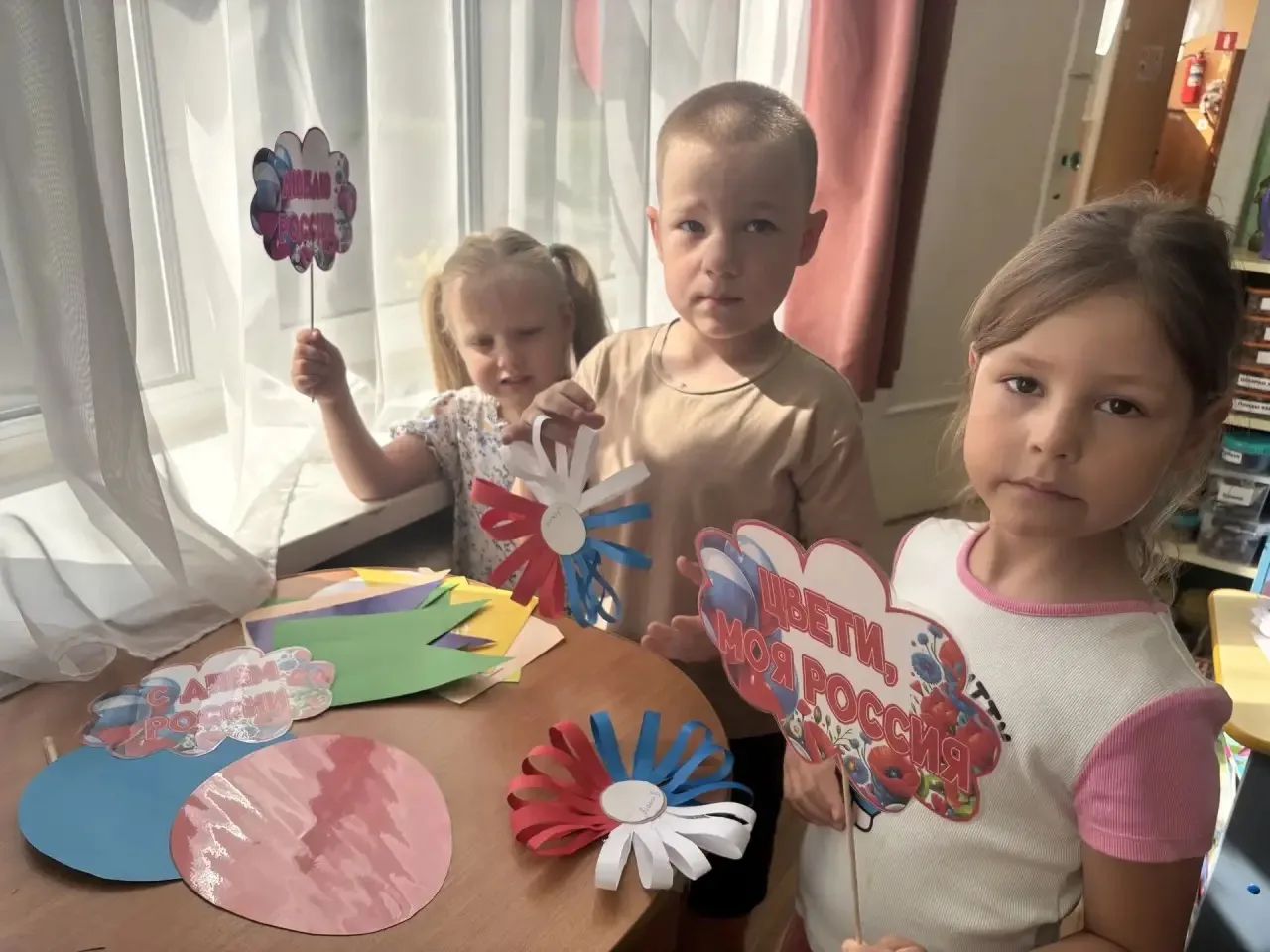 🏫🧒👧Дошкольное отделение N26 МОУ «СОШ N2» г. Истра присоединился к патриотической акции «Окна Росс