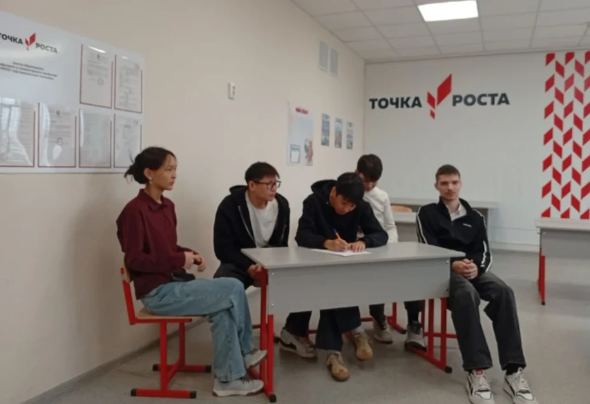 В рамках проведения Дня молодого избирателя Малодербетовская территориальная избирательная комиссия 