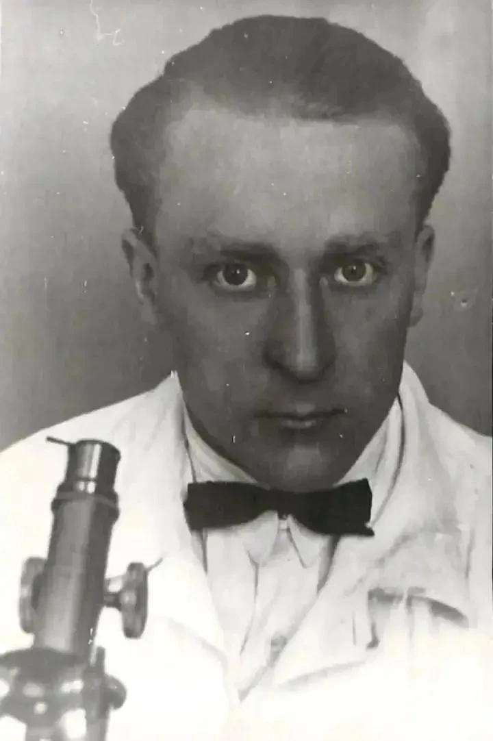 НеизвестноеОбИзвестном 🎩

А вы знали, что Михаил Булгаков начинал как врач? 🩺

📌 1909 г. — поступ
