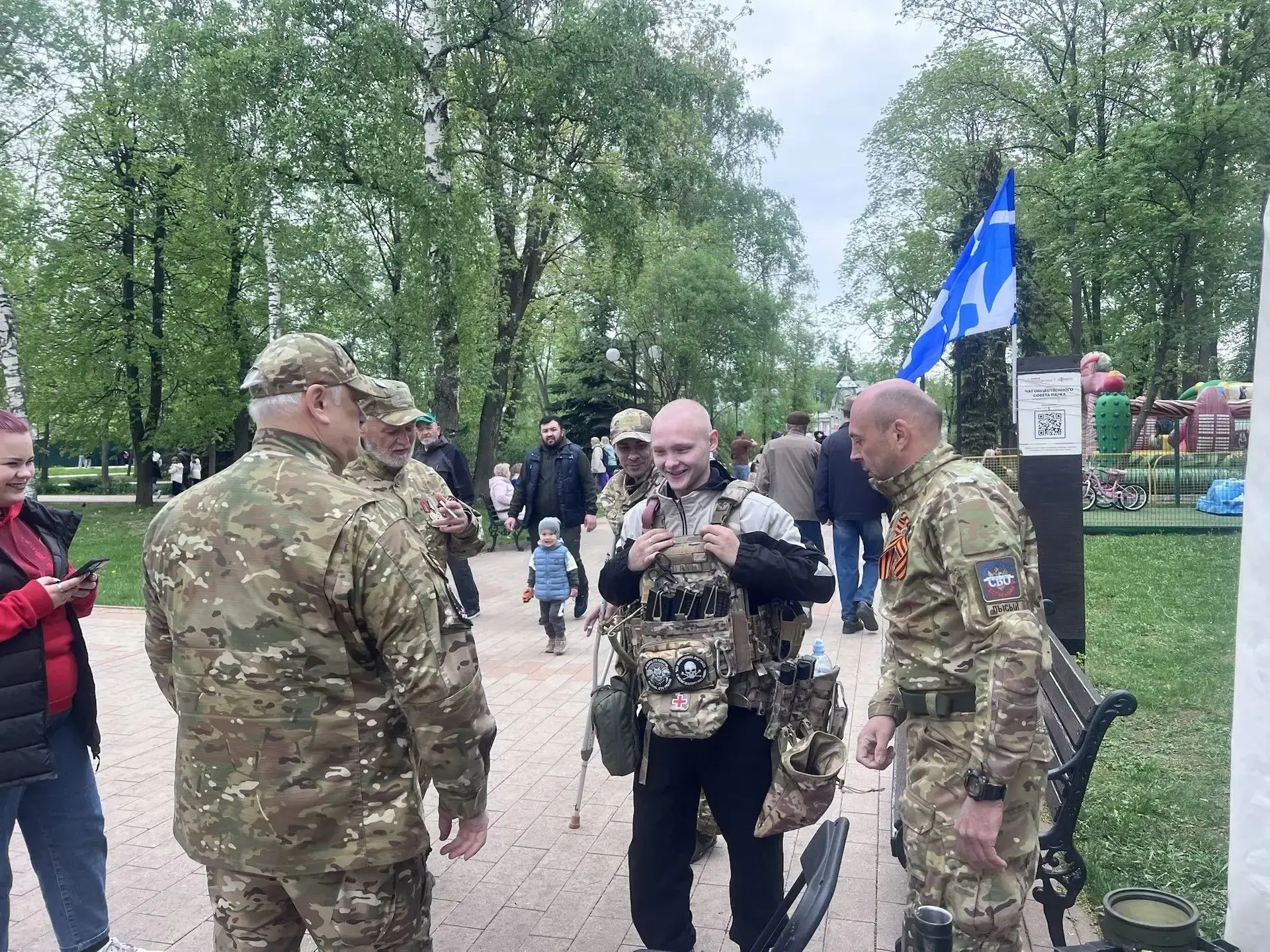 Люберчане осмотрели трофеи СВО и написали письма бойцам ⁣ ⭐ В Центральном парке городского округа Лю