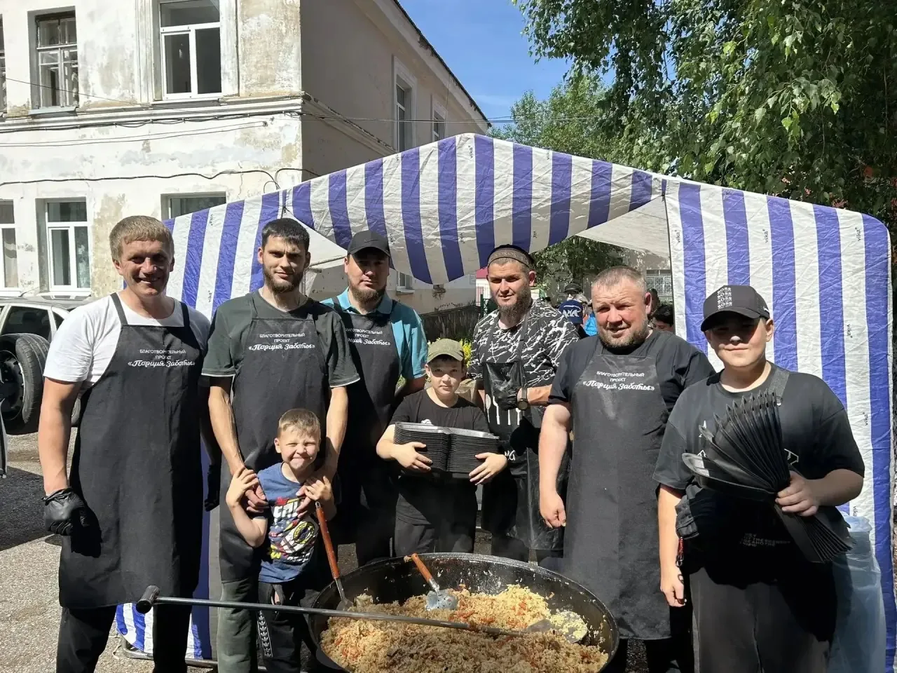 🙏🏻 Соборная мечеть города Кумертау продолжает свой добрый проект «Порция Заботы». Он направлен на 
