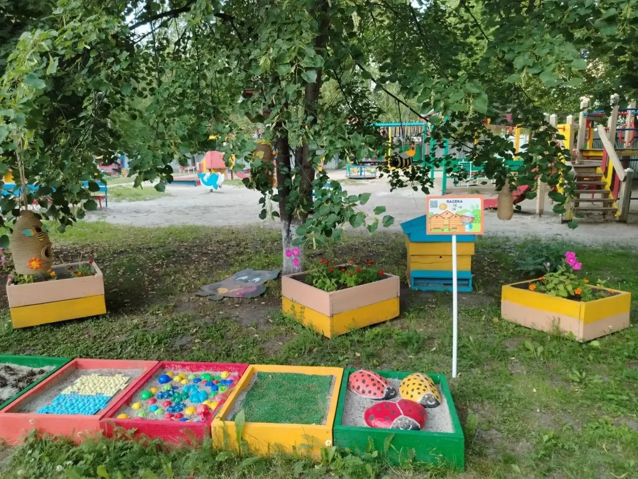 Летнее обновление развивающей среды в нашем детском саду!

Лето — уникальный период, когда воспитанн