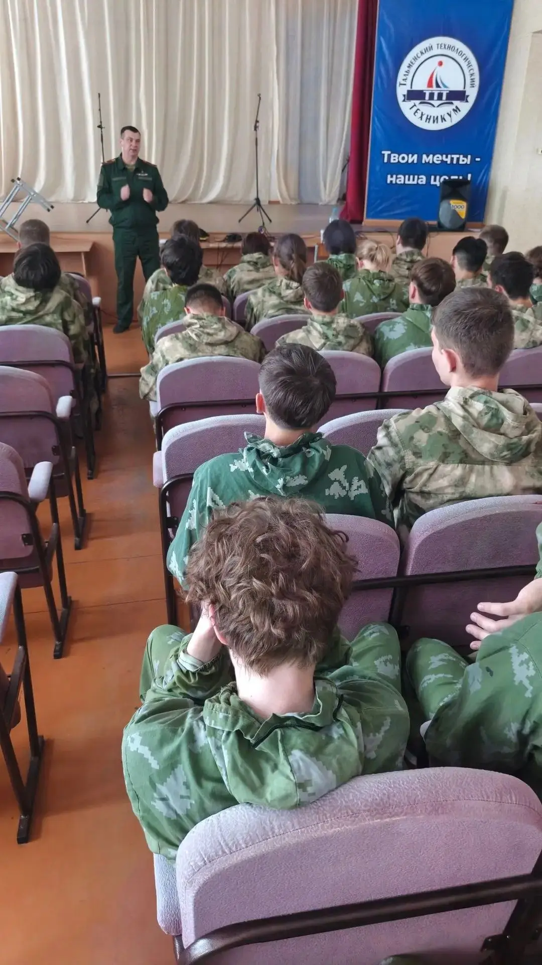 🇷🇺 Военно-патриотическое обучение: теория и практика в «Авангарде»

15 июня на базе Учебно-методич