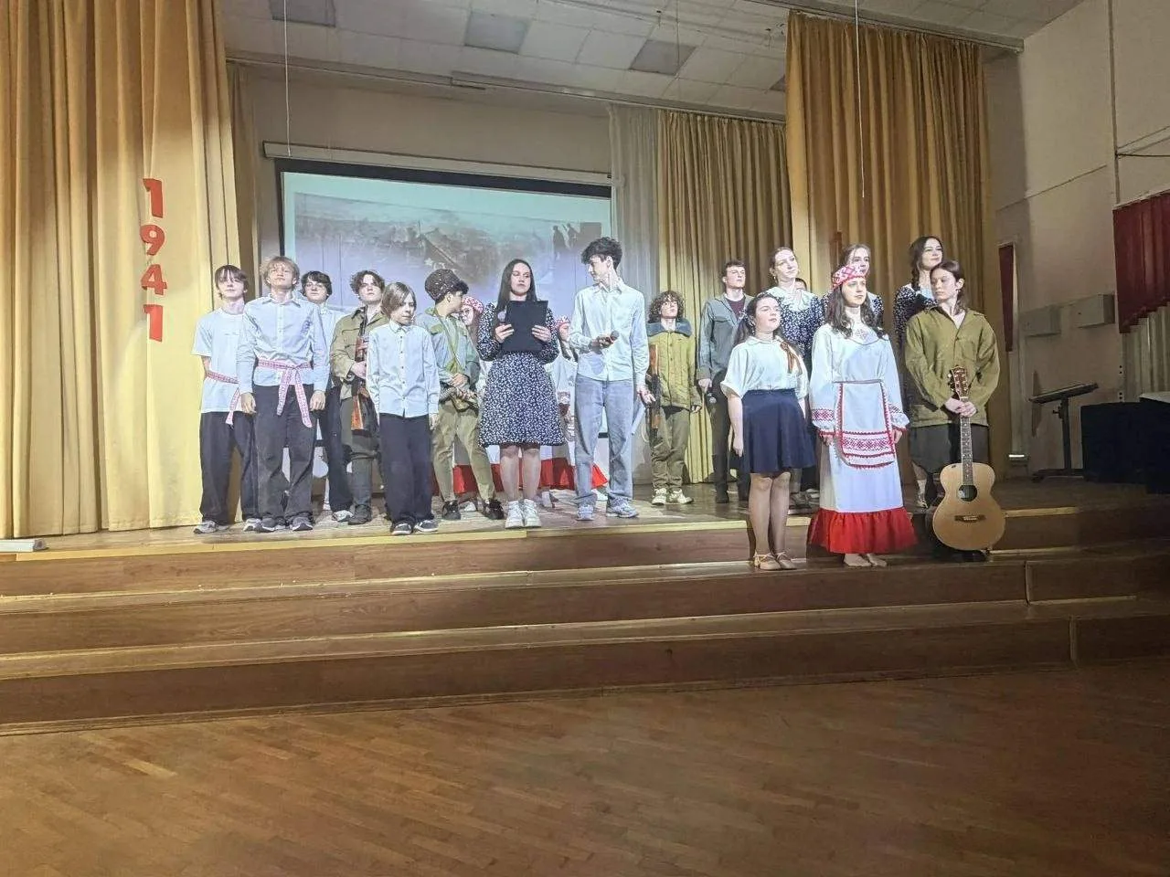 🎭 Театральная постановка "Вклад разных народностей в Победу"  🎖️ 7 мая в нашей школе царила особая а