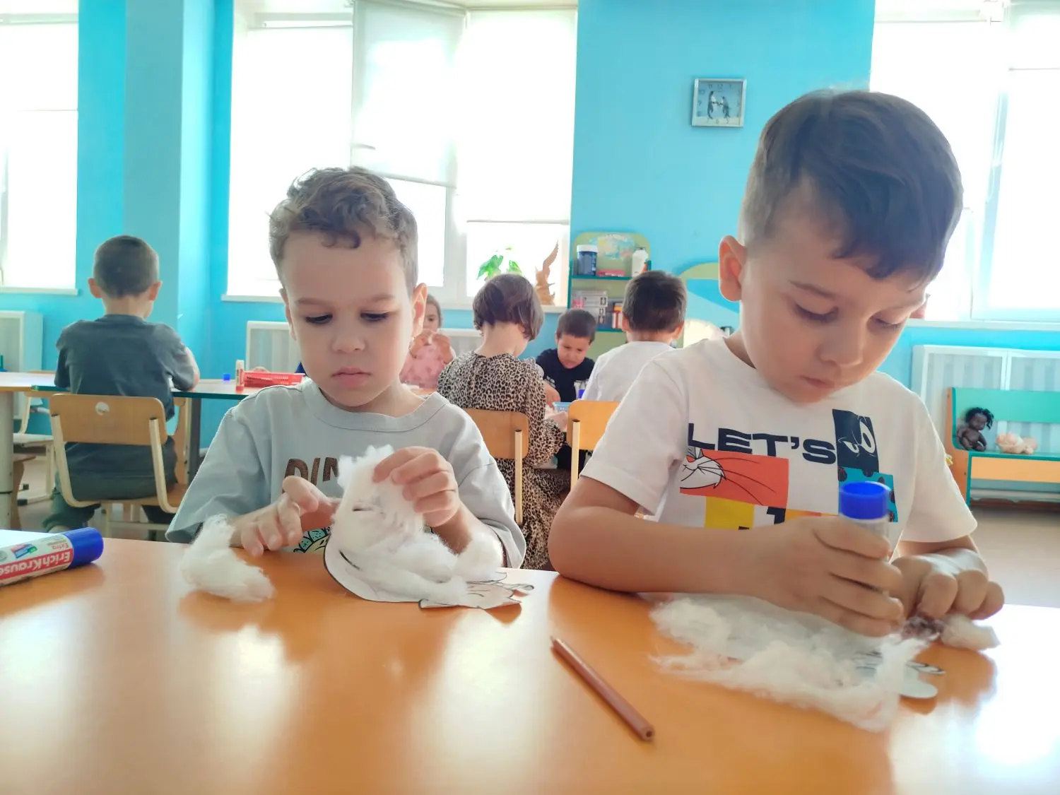 Посмотрите, каких очаровательных котиков смастерили наши ребята! В детских ручках прост...