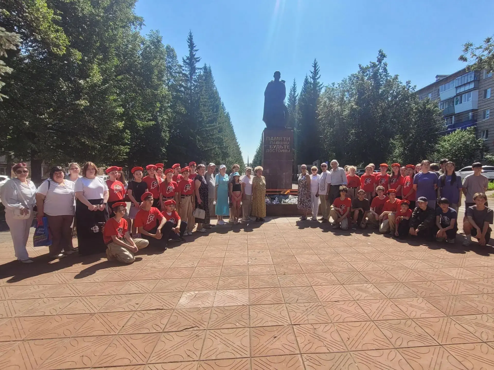 27 июля юнармейцы лицея приняли участие в мероприятии, посвящённом  Дню памяти детей-жертв войны в Д