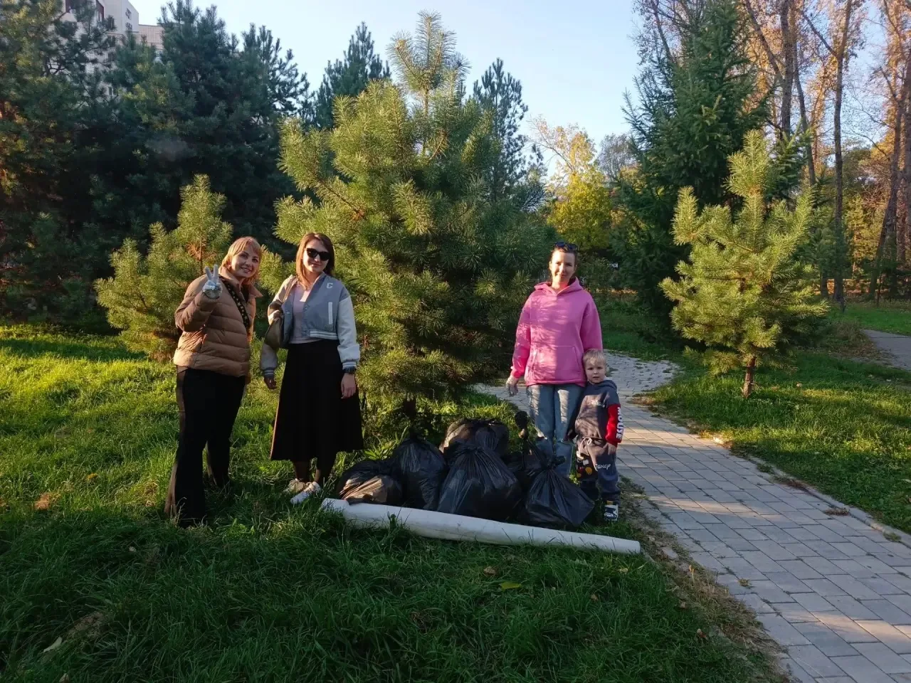 🌳Сегодня дружным коллективом приняли участие в краевом субботнике!